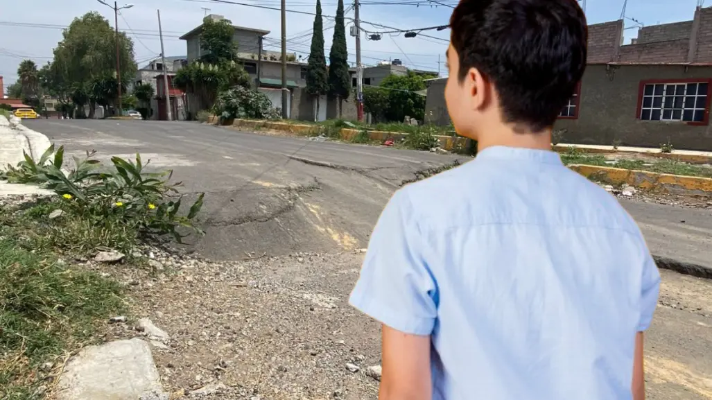 VIDEO | Integrantes del cártel de Tláhuac embolsan droga frente a menores en CDMX