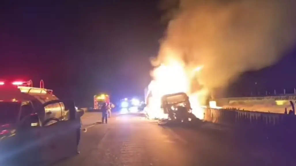 Caos vial en México-Puebla: accidente de tráiler bloquea carriles hacia CDMX