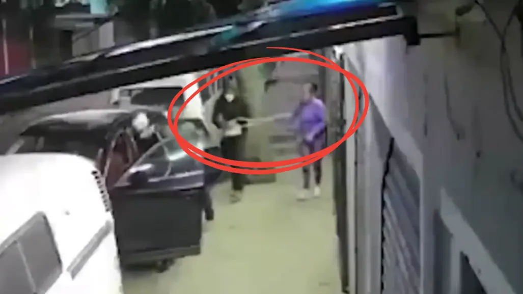 VIDEO | Familia llevaba al doctor a abuelita y les roban auto en Ecatepec