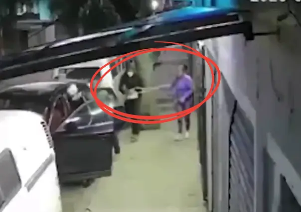 VIDEO | Familia llevaba al doctor a abuelita y les roban auto en Ecatepec