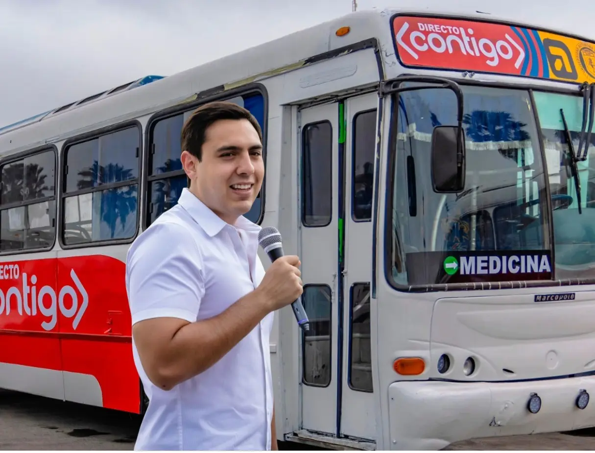 Directo Contigo es un esquema de transporte exclusivo para estudiantes universitarios de Apodaca. Foto: Canva/Gobierno de Apodaca.