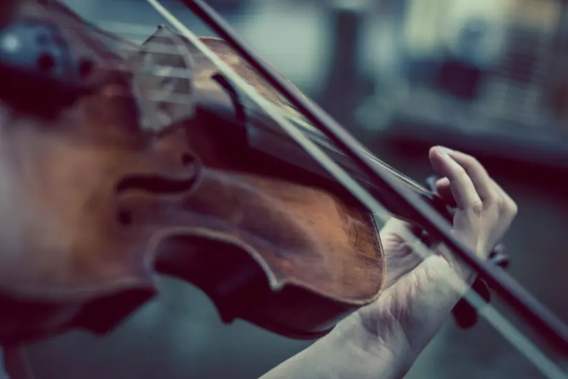 La leyenda dice que pidió ser sepultada con su violín. Foto: Biblioteca Canva
