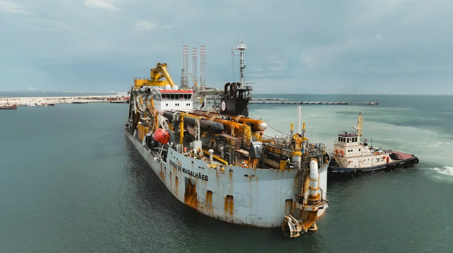 La draga “Fernando de Magallanes” es considerada una de las más avanzadas de Yucatán y llego a Yucatán como parte de un plan de dragado que impulsa el Gobierno del Estado y que se aplicará en algunos puntos de la costa yucateca.- Fuente Gobierno del Estado