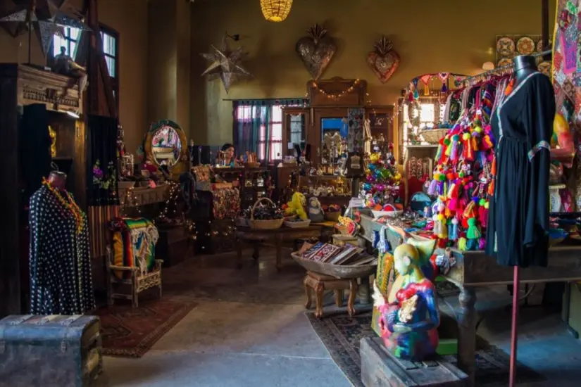 En este rincón turístico se mezclan artesanías, ropa, joyería y objetos. Foto: México Desconocido