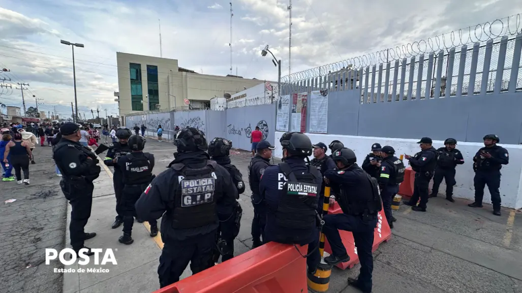 Vuelven familiares de presos al penal de Chalco; exigen información sobre el estado de salud de sus familiares
