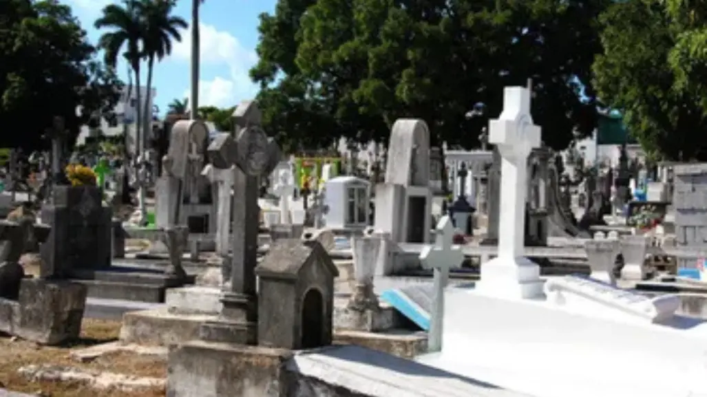 Este es el panteón más grande Tampico y esta divido por religión