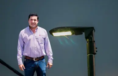 Raúl Cantú activa pruebas de alumbrado en la Carretera a Colombia