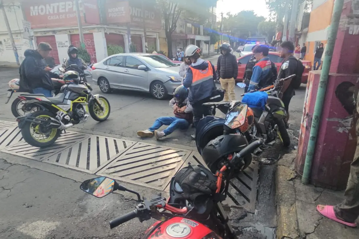 Accidente de motocicleta en Iztapalapa. Foto: Ramón Ramírez