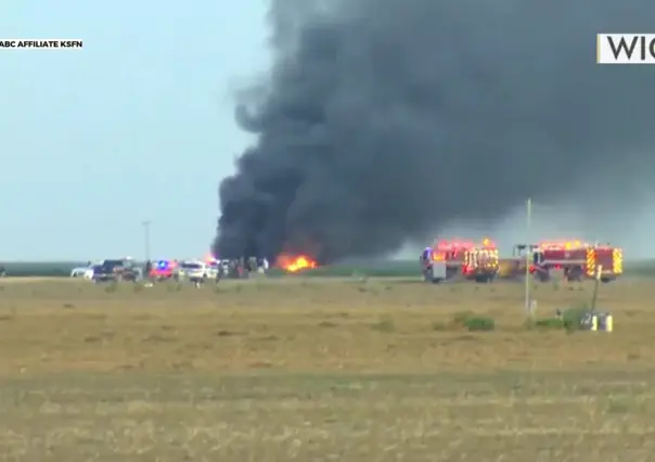 VIDEO | Avión caza se desploma durante práctica en California
