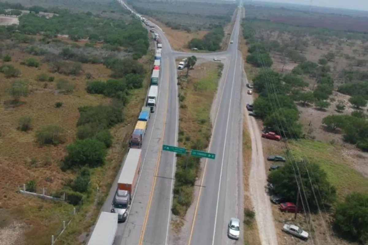 Durante años, este tramo ha sido vital para el comercio, el transporte de personas, mercancías, así como para las historias familiares que se escriben en cada kilómetro recorrido. Foto: Secretaría de Comuncaciones