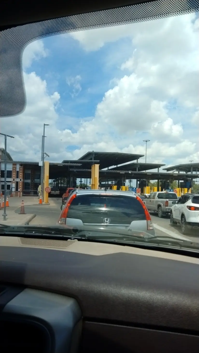Cruce fronterizo en los puentes internacionales de Piedras Negras / Foto: Lorena Flores