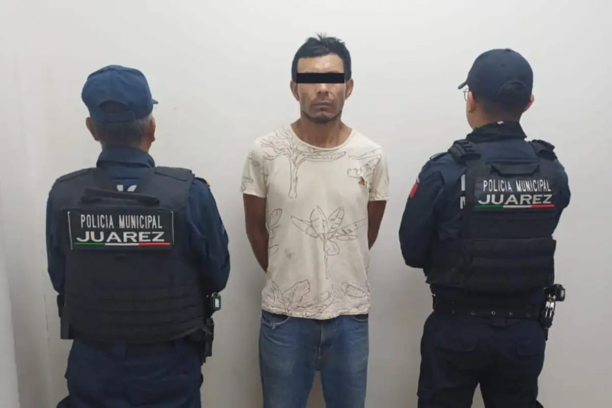Unidades de la Policía de Juárez acudieron rápidamente al sitio y encontraron al presunto agresor retenido por dos mujeres/Foto: Policía de Juárez