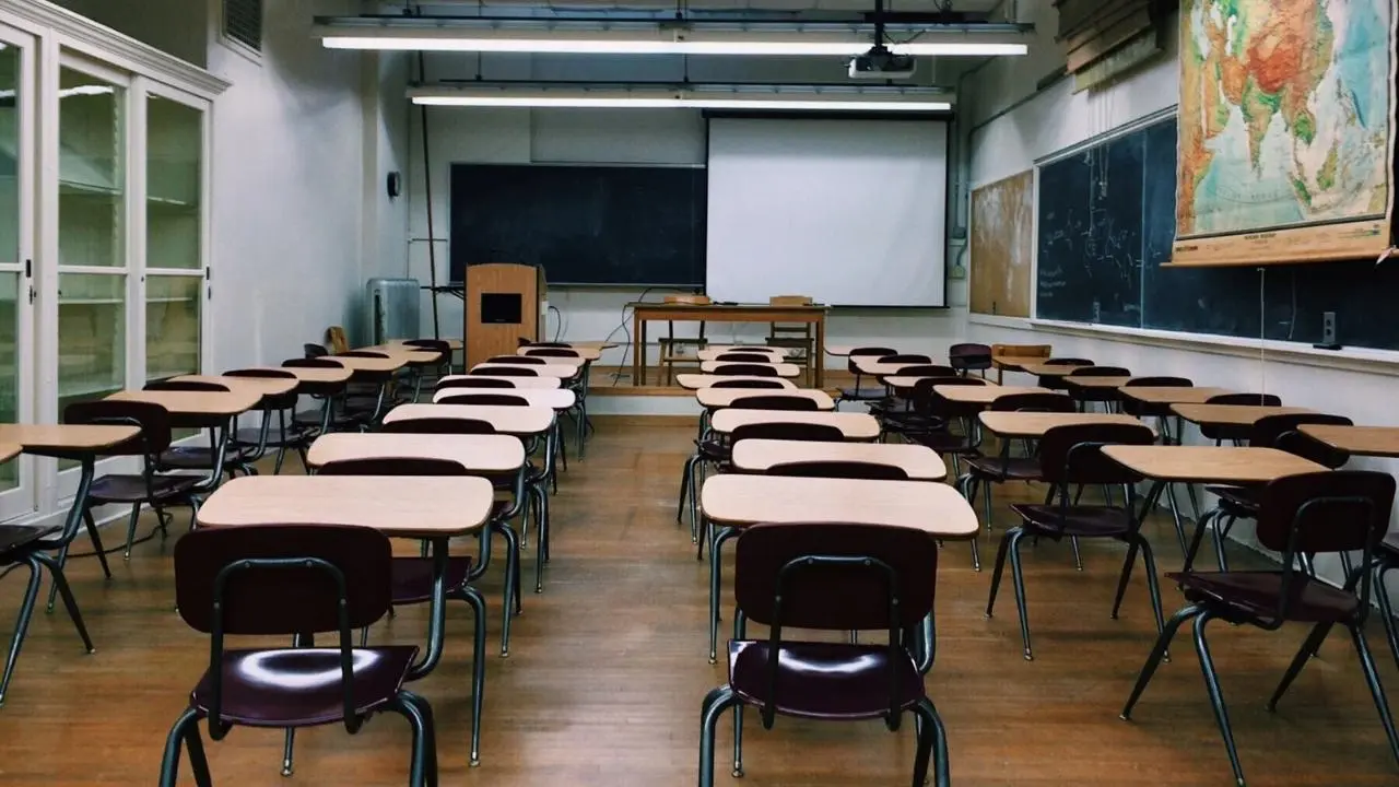 Escuelas privadas en Edomex subirán colegiaturas y llaman a verificar su legalidad. Foto: Canva