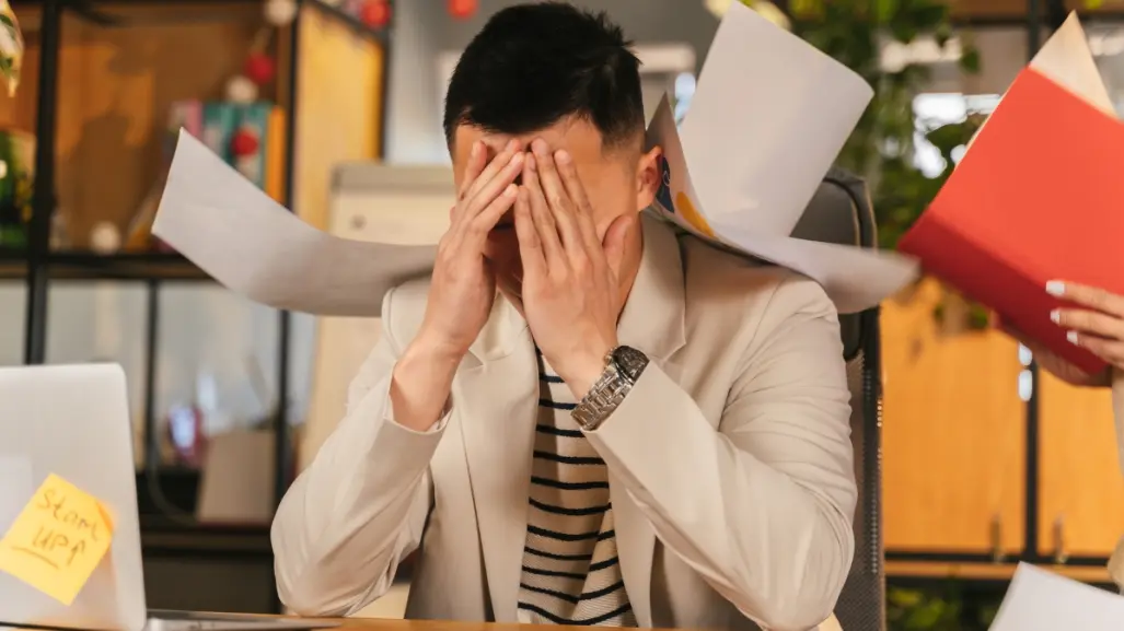 Salud mental en Nuevo León: ¿Cómo impacta el estrés laboral a los trabajadores?