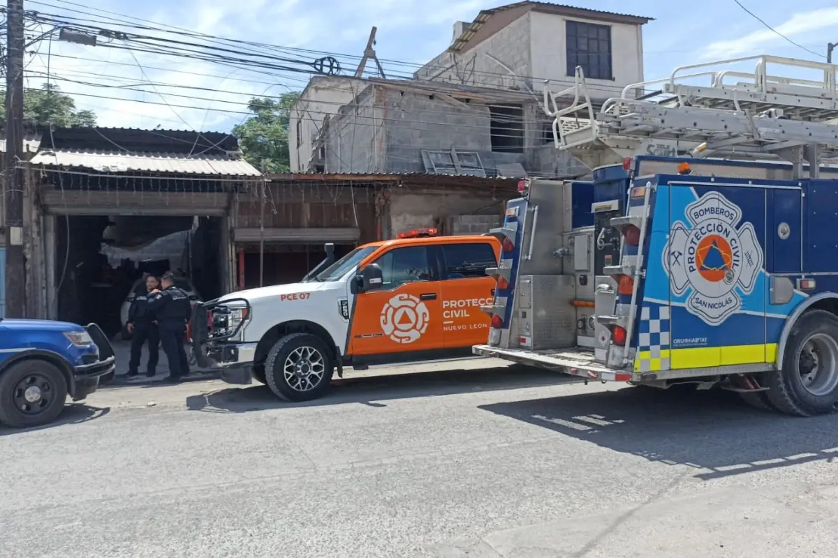 Unidades de rescate de Protección Civil de Nuevo León y San Nicolás en la zona del accidente. Foto: Protección Civil de Nuevo León