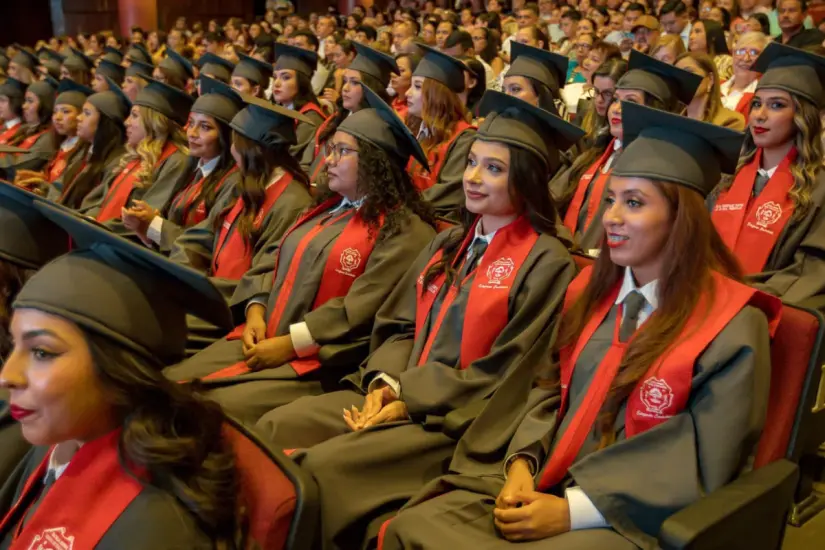 El fin de ciclo escolar se culmina con graduaciones | Foto: SET