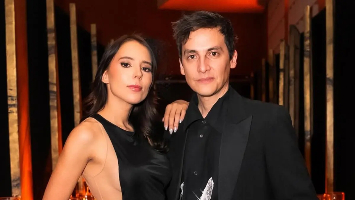 Majo Aguilar y Gil Cerezo aún mantiene comunicación a pesar de que su noviazgo ya terminó, aseguró el músico. Foto. Especial.