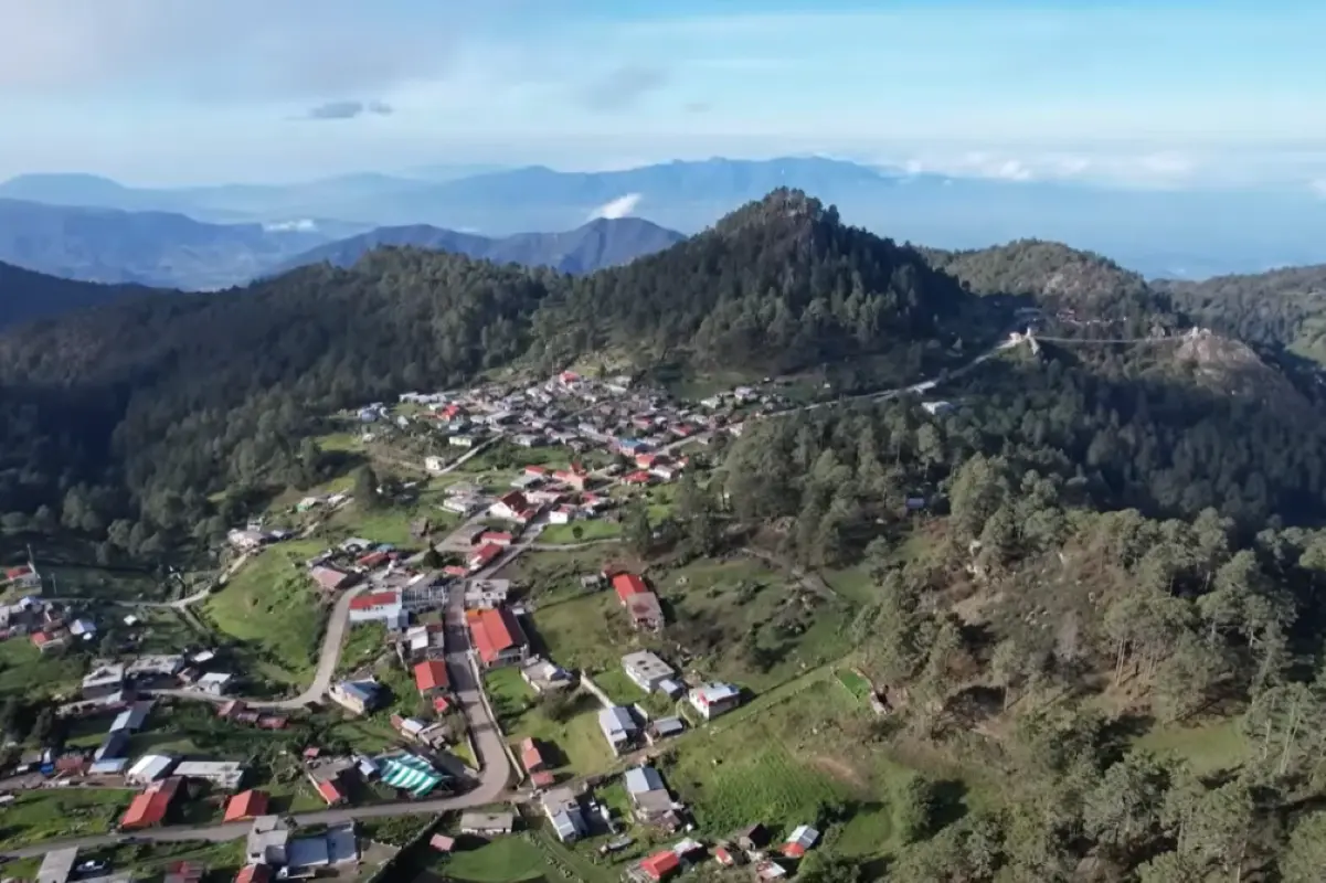 Oaxaca tiene un tesoro muy cerca del cielo, imperdible para tus próximas vacaciones, está enclavado en el corazón de sierra. Foto; Captura de pantalla YT @Farit descubre