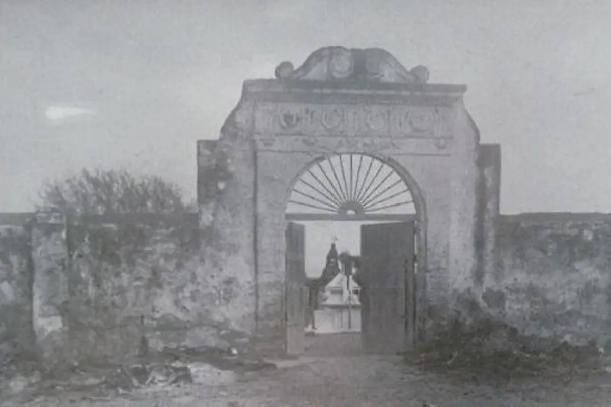 En el corazón de Ciudad Victoria, a escasos metros del centro histórico, se encuentra uno de los cementerios más antiguos y extensos de Tamaulipas: el panteón Cero Morelos. Foto: INAH