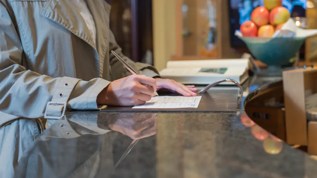 Proponen registro obligatorio de huéspedes en hoteles de Nuevo León para proteger a menores