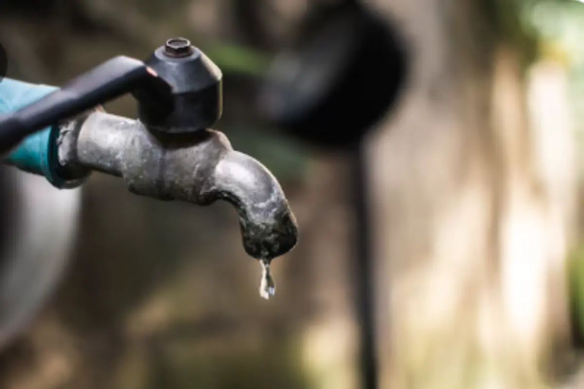 Almacena con tiempo agua para tu uso diario mientras son restablecidos los servicios | Foto: Perla Herrera