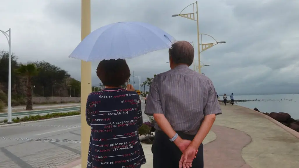 Tormenta Gil se mantiene lejos de las costas de Baja California Sur