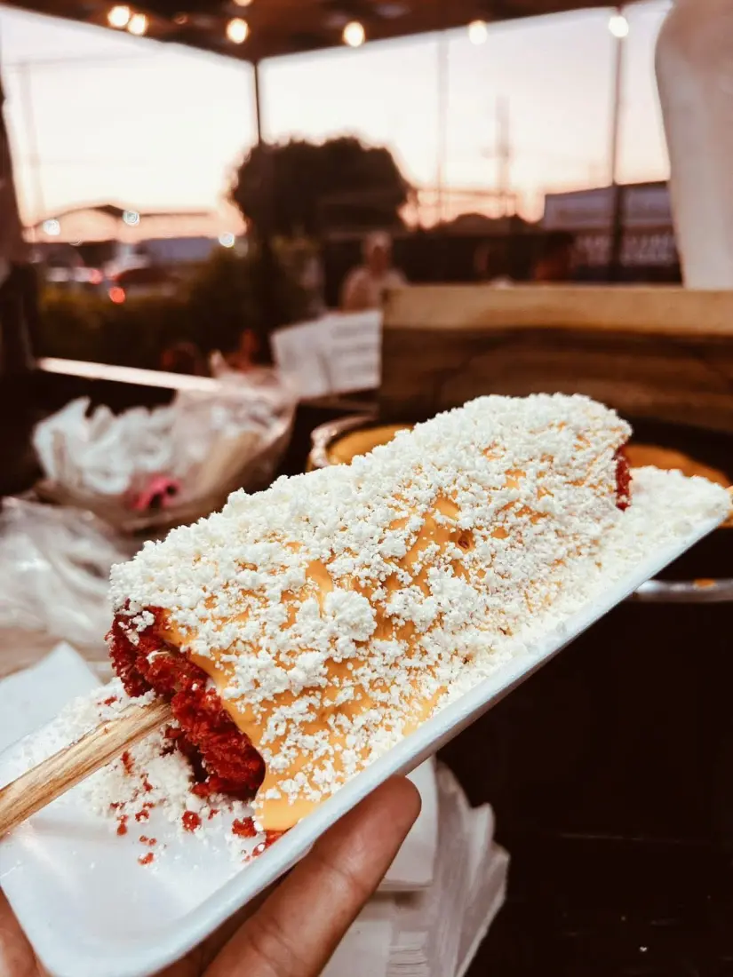 Presentación de elote entero. Foto: Foto: Snack Park Uno-70 / Facebook.