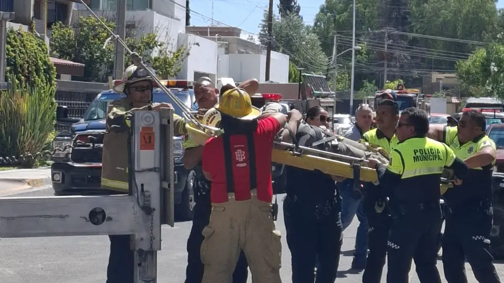Albañil se electrocuta en el piso 10 de un edificio de Durango