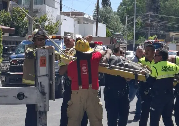 Albañil se electrocuta en el piso 10 de un edificio de Durango