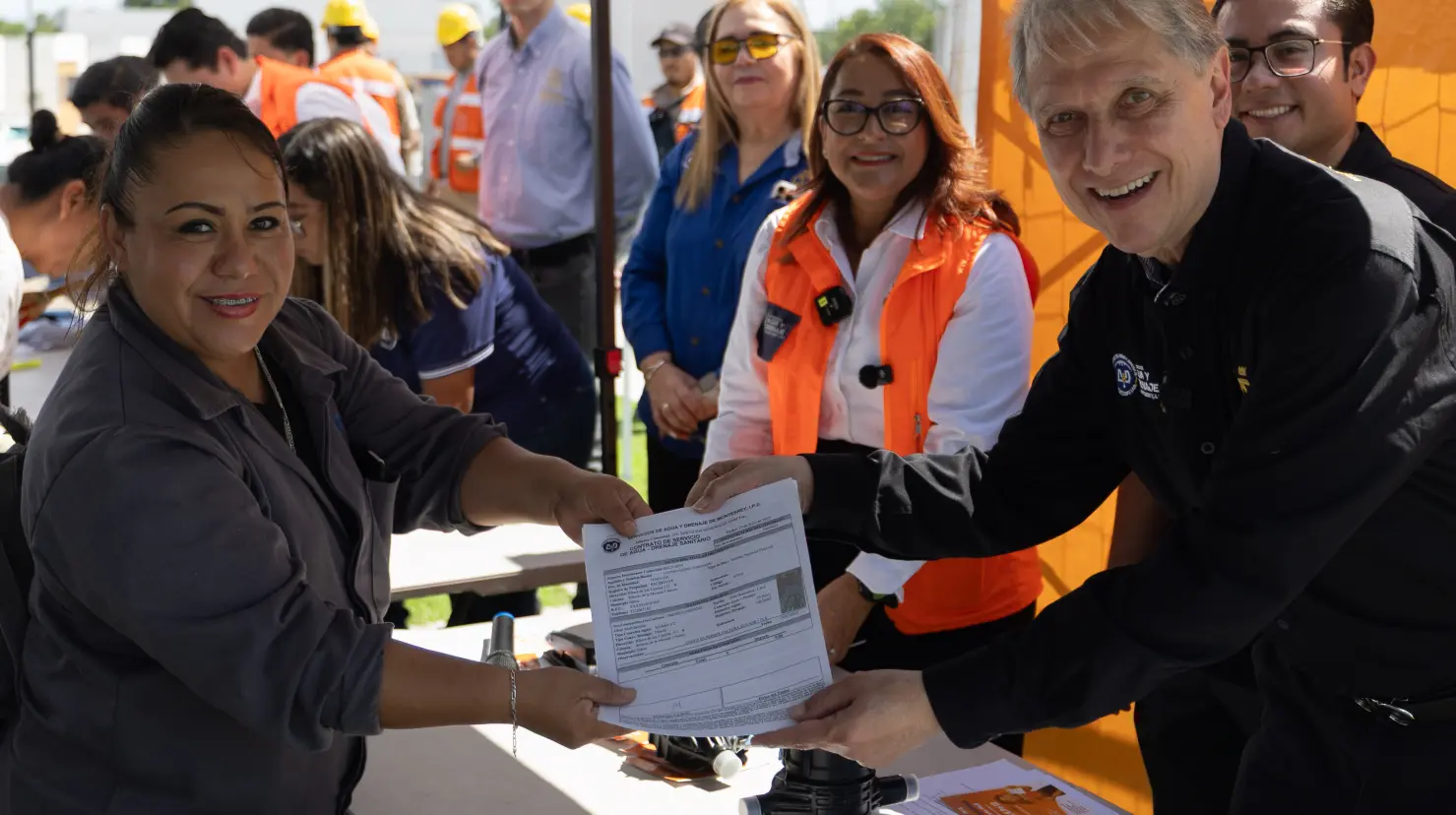 La formalización del servicio no solo beneficia a la paraestatal, sino que representa mejoras tangibles. Foto: Gobierno de Nuevo León.