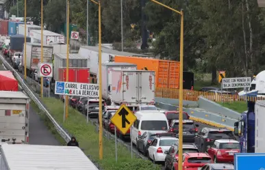 Bloquean autopista México-Puebla para denunciar malos tratos en penales del Edomex