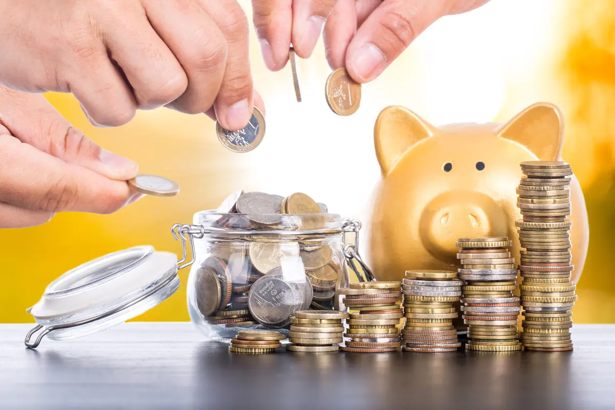 Elegir la Afore adecuada en 2025 puede ser determinante para asegurar un futuro financiero sólido y cómodo al llegar a la jubilación. Foto: Canva