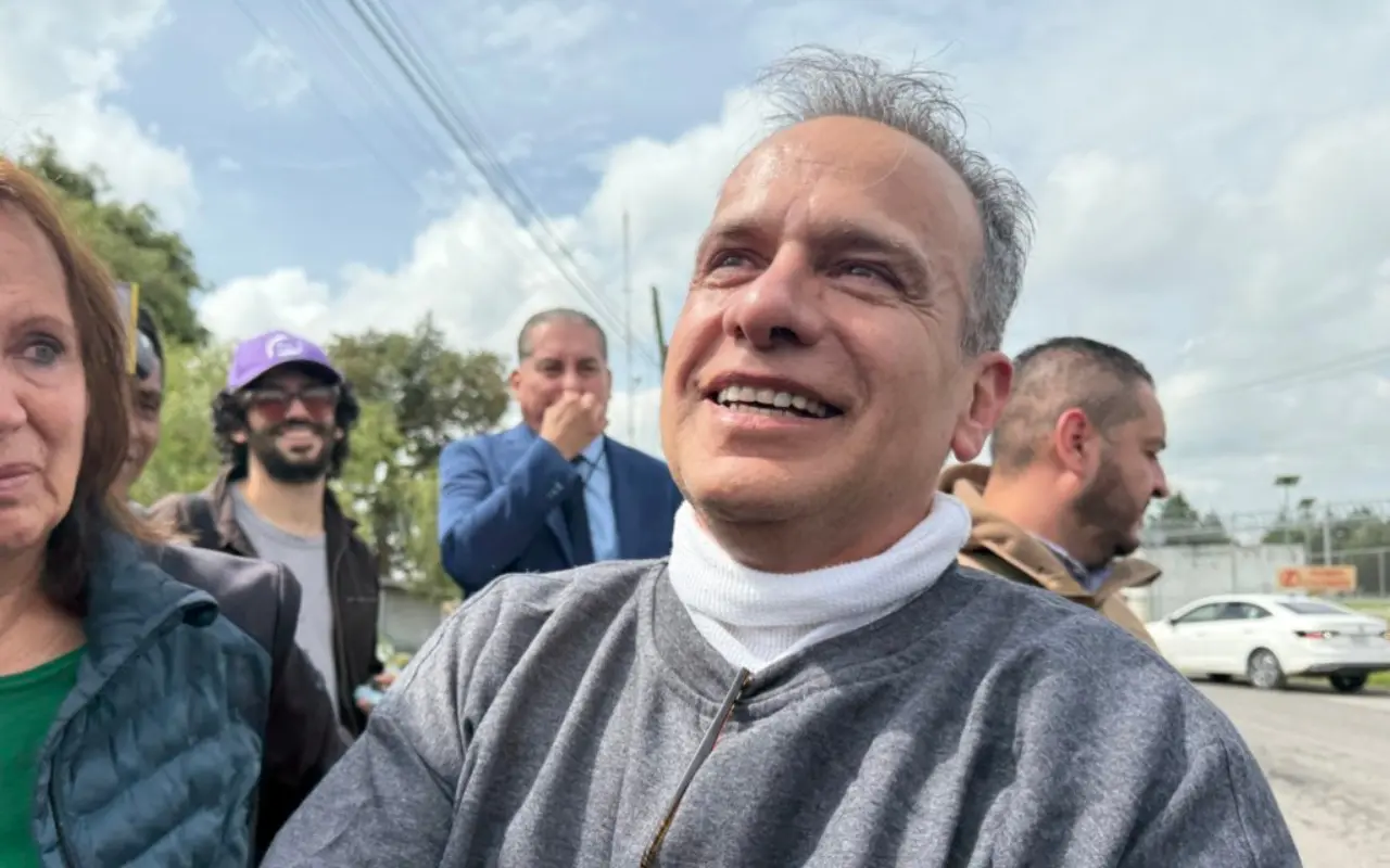 Israel Vallarte al momento de su liberación. Foto: X (@EliaAlmanzaA)