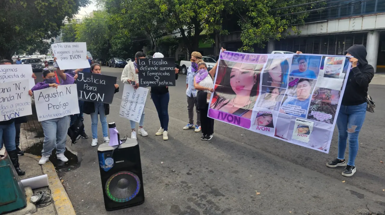 Familiares y amigos de Ivonne López, víctima de feminicidio.     Foto: Luis Antonio Alfaro