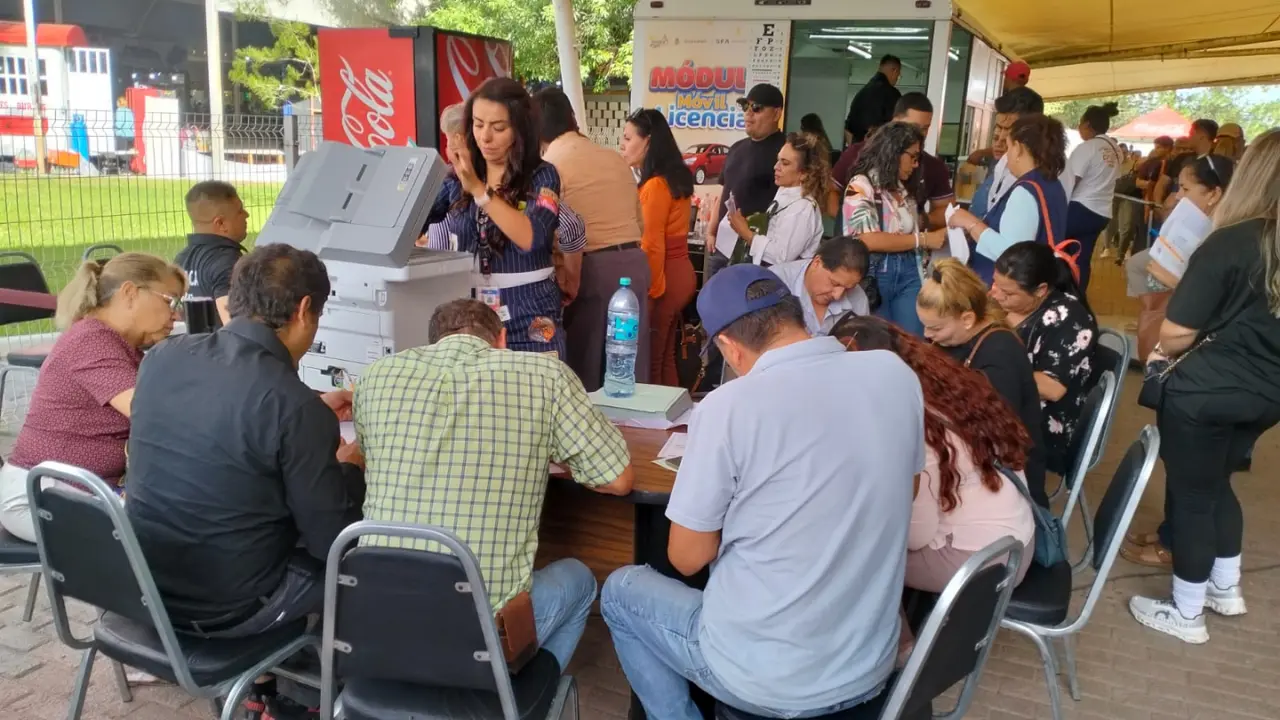 Renovar la licencia vencida previene multas; existen varios lugares para realizar el trámite. Foto: Citlalli Zoé Sánchez