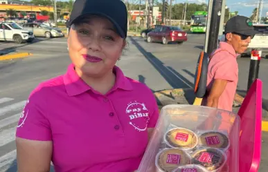Madre emprendedora transforma un crucero de Juárez en su espacio de lucha diaria