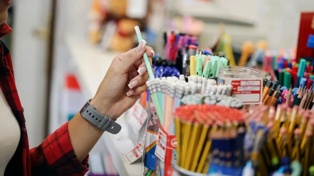 Útiles pirata para regreso a clases en Edomex representan riesgo tóxico para niños. Foto: Canva