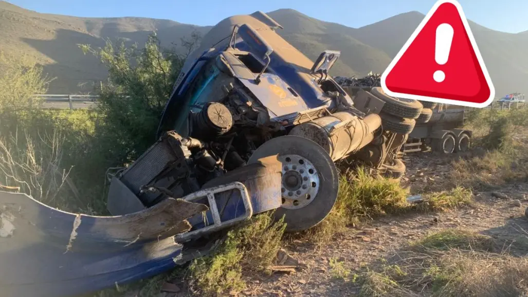 Vuelca tráiler en la carretera Monterrey - Saltillo, se dirigía a Ramos Arizpe 