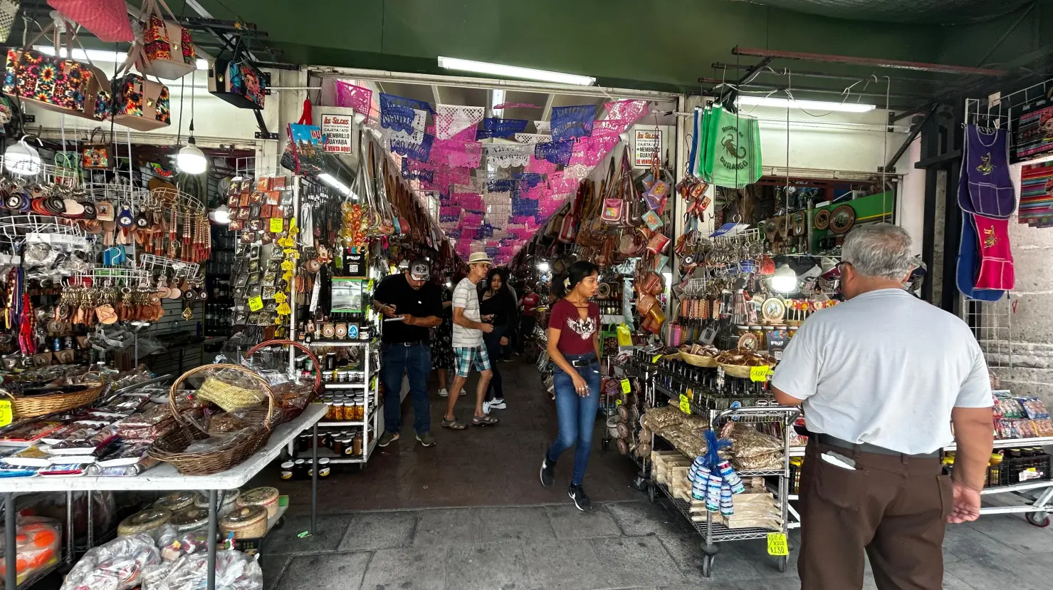 La actividad económica en el Centro Histórico se ve impactada por la Feria de Durango. Foto: Alejandro Ávila.
