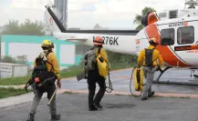 Protección Civil combate incendio forestal en cañón del Álamo en Santiago