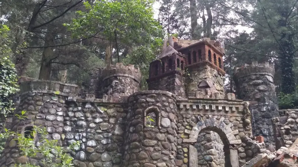 Este parque olvidado en CDMX esconde un castillo abandonado y pocos saben que existe