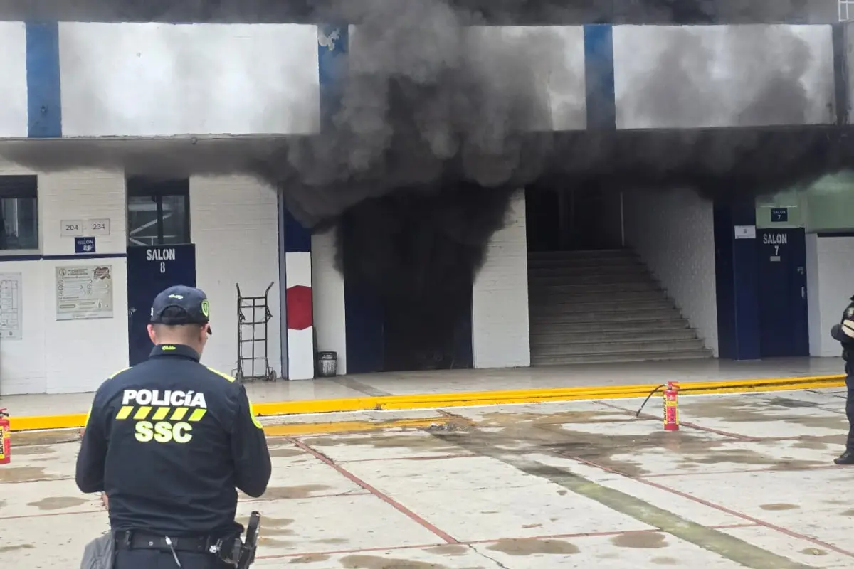 Incendio en el Plantel Bachilleres 4 “Jesús Reyes Heroles”. Foto: Luis Antonio Alfaro