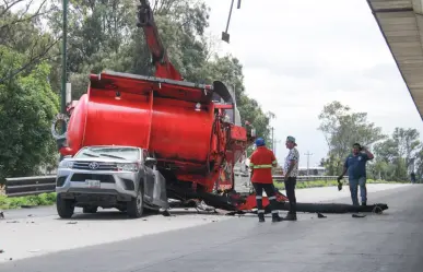Tráiler de cervezas choca contra pipa de gas en Puebla | VIDEO