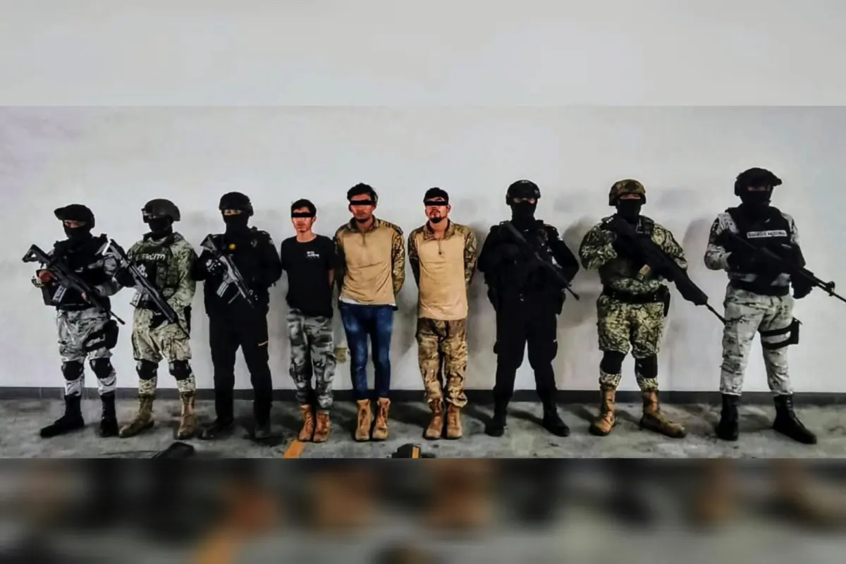 es hombres fueron vinculados a proceso por delitos contra la salud y portación ilegal de arma de fuego. Foto: FGNL