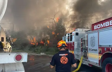 Incendio en corralón moviliza a cuerpos de emergencia en El Carmen