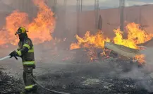 Controlan incendio en tarimera ubicada en Apodaca; continúa evaluación