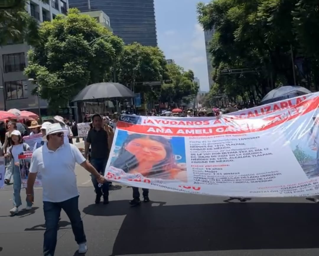Contingente llega a Avenida Juárez para exigir justicia por Ana Amelí
Contingente llega a Avenida Juárez para exigir justicia por Ana Amelí