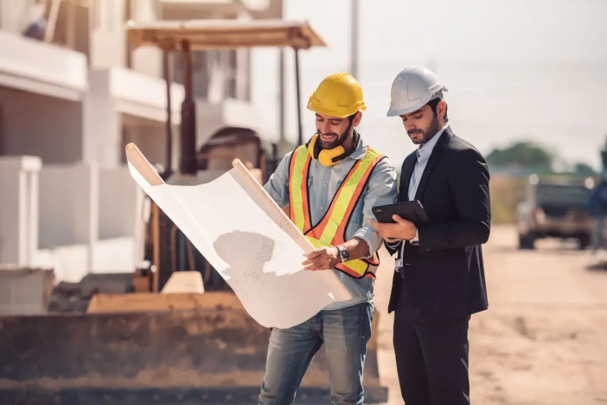 Este permiso permite a las autoridades supervisar que la obra se realice de manera segura y legal, contemplando las normas urbanísticas, ambientales y de seguridad, entre otras. Foto: Freepik
