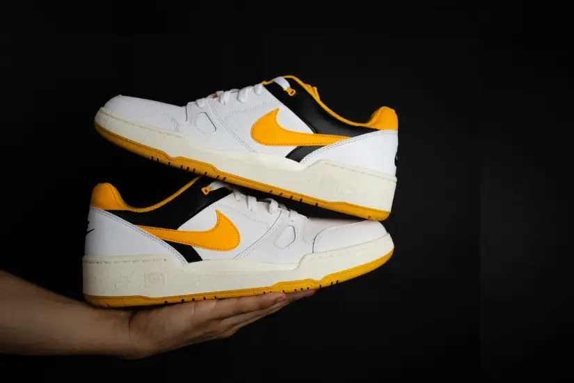 Los Nike Full Force Low para hombre están en oferta en la tienda en línea de Coppel y destacan por su estilo ochentero y gran resistencia. Foto: Canva