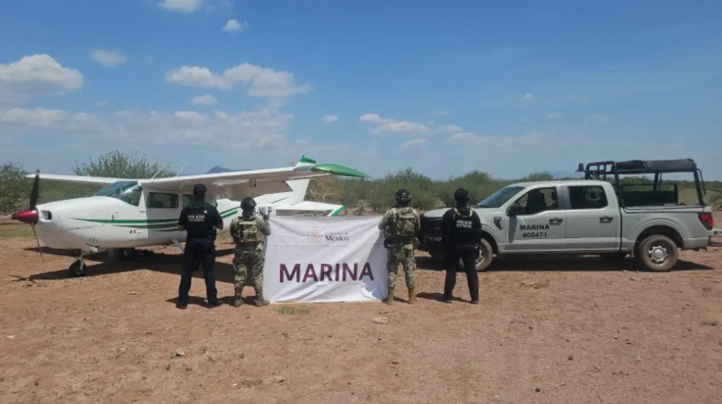Interceptan avioneta con droga en pista clandestina de Sonora. Foto: SEMAR